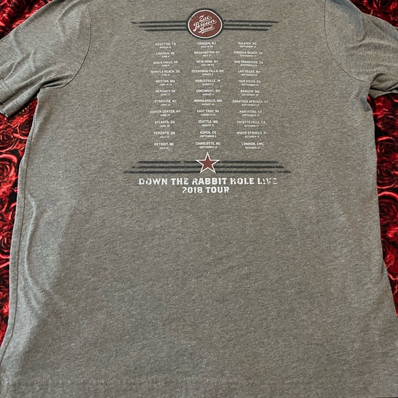 Men’s Zac Brown Band Down The Rabbit Hole Live 2018 Tour T-Shirt Size XL - Picture 3 of 4
